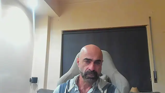 Snapshot of Bicopflirt chatting on November 30, 8:09 pm Bicopflirt online show from November 30, 8:09 pm