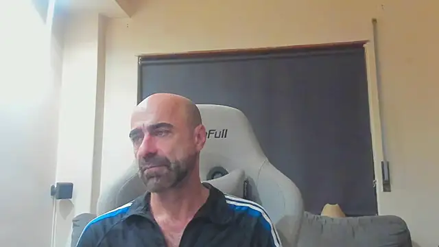 Snapshot of Bicopflirt chatting on November 5, 12:03 am Bicopflirt online show from November 5, 12:03 am