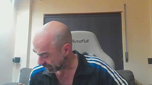 Snapshot of Bicopflirt chatting on November 10, 12:37 am Bicopflirt online show from November 10, 12:37 am