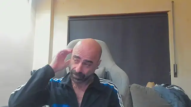 Snapshot of Bicopflirt chatting on November 14, 1:53 am Bicopflirt online show from November 14, 1:53 am