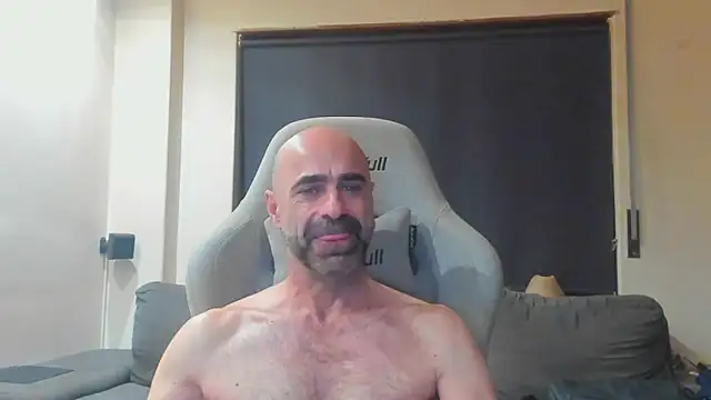 Snapshot of Bicopflirt chatting on October 30, 12:42 am Bicopflirt online show from October 30, 12:42 am