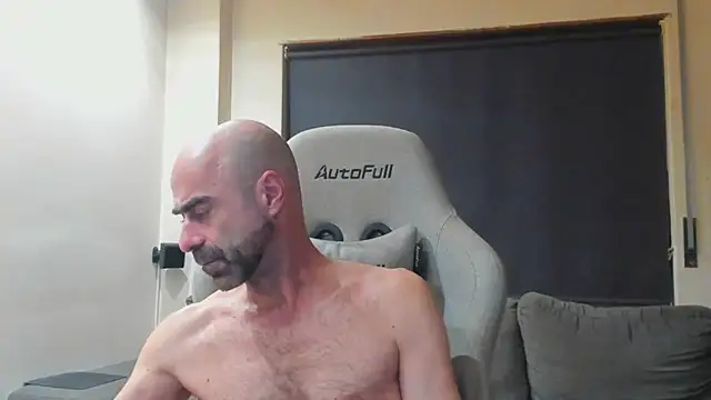 Snapshot of Bicopflirt chatting on October 26, 7:25 pm Bicopflirt online show from October 26, 7:25 pm