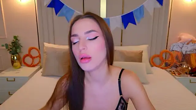 BellaHalles online show from October 4, 5:53 am