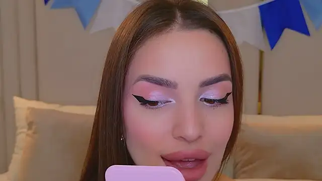 BellaHalles online show from October 3, 5:42 am