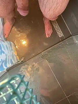 LivingLegend1978 online show from April 23, 8:43 am