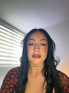 keilelewis online show from April 27, 7:56 pm
