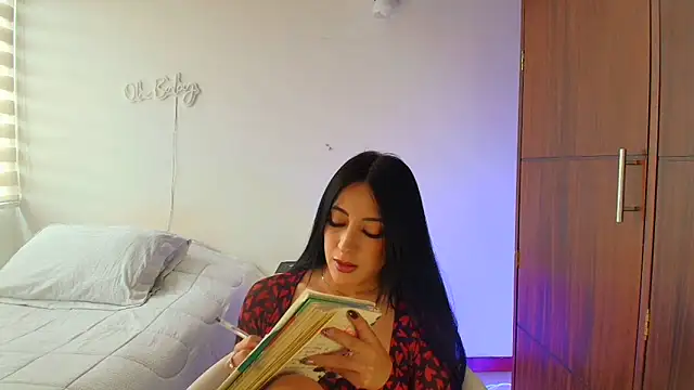 keilelewis online show from February 13, 8:42 pm