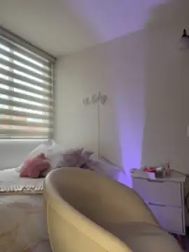 keilelewis online show from April 16, 8:42 pm