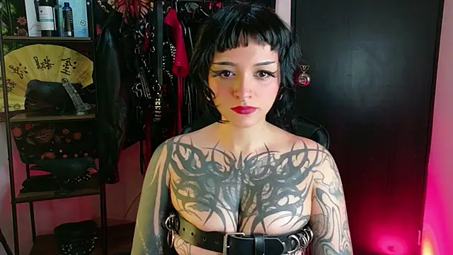 Snapshot of Agatha_BDSM chatting on May 15, 4:05 pm Agatha BDSM online show from May 15, 4:05 pm