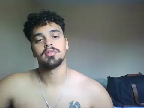 Snapshot of Xcumshot33 chatting on December 13, 5:21 pm Xcumshot33 online show from December 13, 5:21 pm