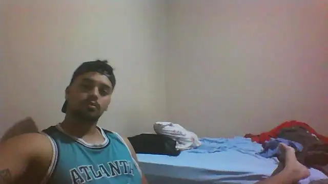 Snapshot of Xcumshot33 chatting on December 17, 3:22 am Xcumshot33 online show from December 17, 3:22 am