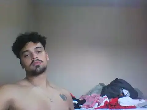 Snapshot of Xcumshot33 chatting on December 2, 8:17 pm Xcumshot33 online show from December 2, 8:17 pm