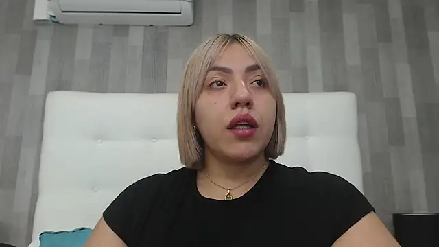 LeahMillerr online show from October 16, 4:15 pm