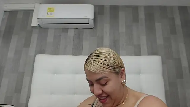 LeahMillerr online show from March 21, 1:04 pm