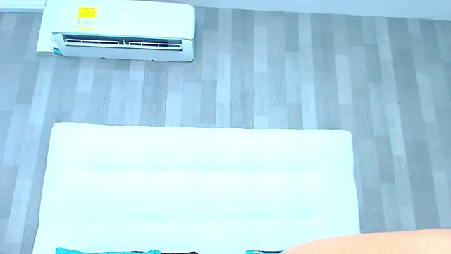 LeahMillerr online show from September 12, 12:16 pm