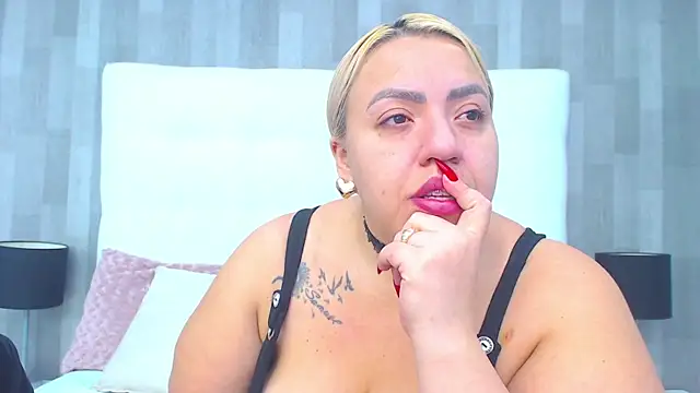 LeahMillerr online show from March 12, 12:42 pm