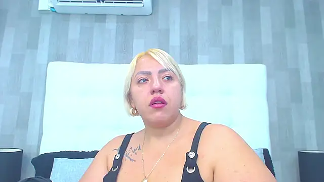 LeahMillerr online show from May 2, 2:44 pm