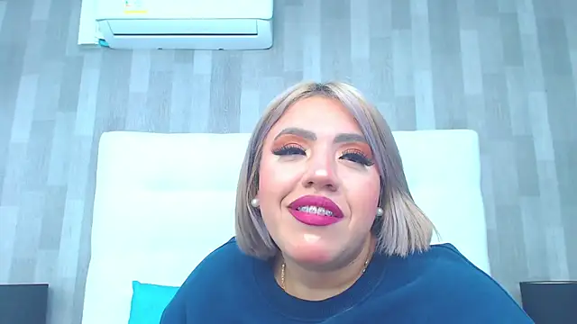 LeahMillerr online show from October 3, 12:50 pm