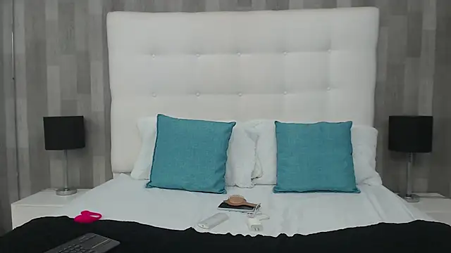 LeahMillerr online show from October 17, 5:15 pm