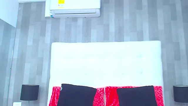 Snapshot of LeahMillerr chatting on February 17, 12:24 pm LeahMillerr online show from February 17, 12:24 pm