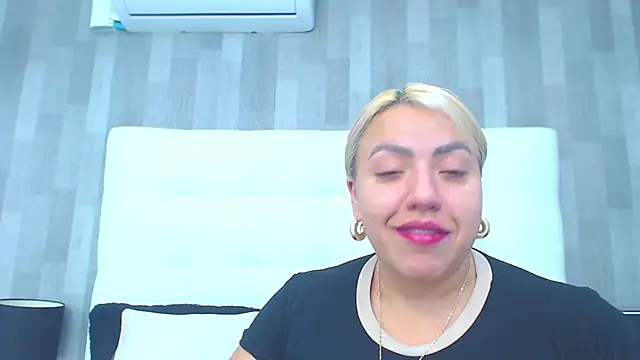 LeahMillerr online show from March 10, 2:32 pm