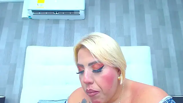 LeahMillerr online show from April 14, 4:45 pm