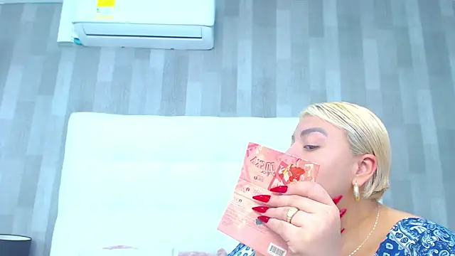 LeahMillerr online show from March 11, 12:54 pm