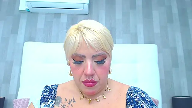 Snapshot of LeahMillerr chatting on February 26, 2:39 pm LeahMillerr online show from February 26, 2:39 pm