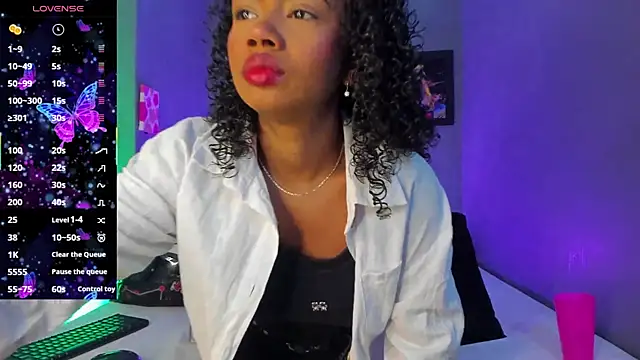 EmmaSmith06 online show from October 2, 5:05 pm