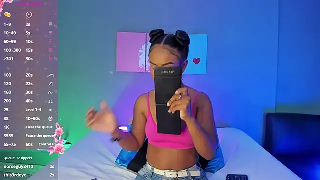 Snapshot of EmmaSmith06 chatting on October 27, 5:25 pm EmmaSmith06 online show from October 27, 5:25 pm