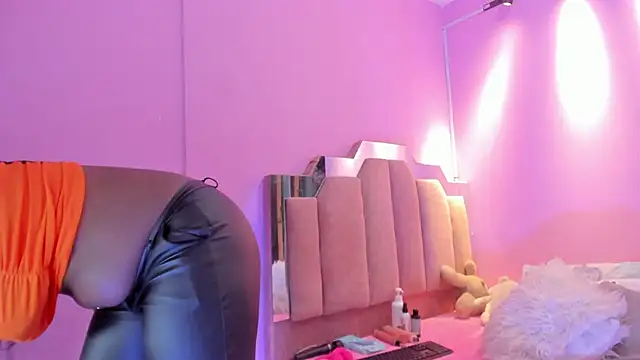 LoveQueen2 online show from November 26, 12:27 pm