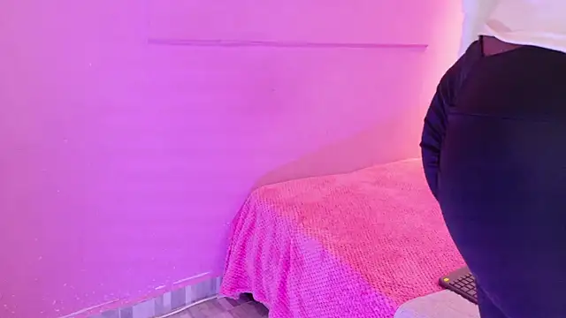 LoveQueen2 online show from March 3, 12:01 pm