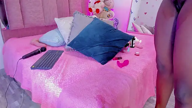 Snapshot of LoveQueen2 chatting on March 4, 6:50 pm LoveQueen2 online show from March 4, 6:50 pm