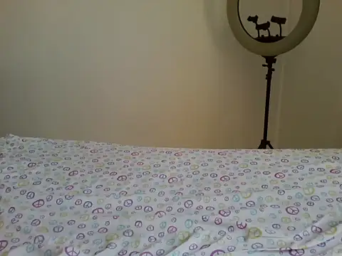 brown bebes online show from April 4, 10:55 am