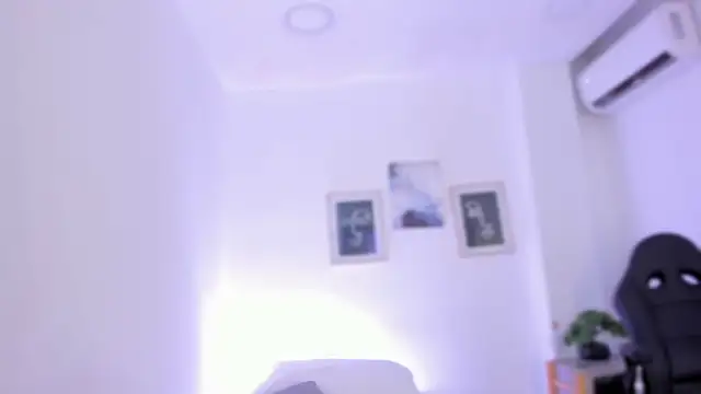 Snapshot of emelie_89 chatting on October 8, 12:28 pm emelie 89 online show from October 8, 12:28 pm