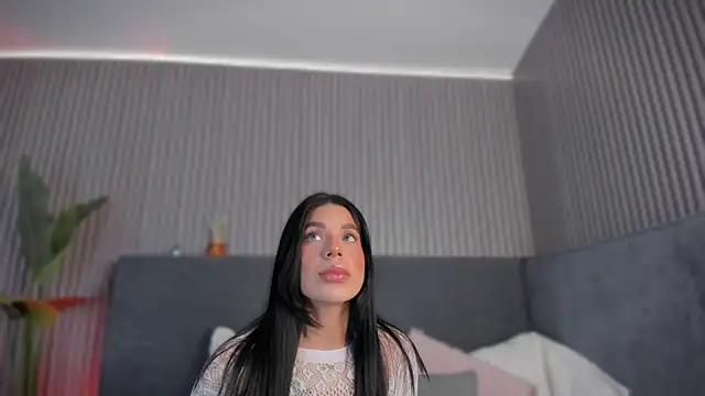 Snapshot of emelie_89 chatting on June 14, 1:01 pm emelie 89 online show from June 14, 1:01 pm