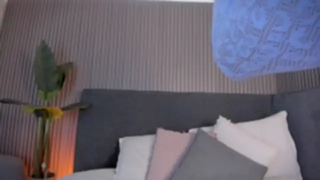 Snapshot of emelie_89 chatting on May 4, 12:08 pm emelie 89 online show from May 4, 12:08 pm