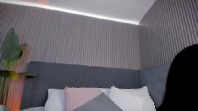 Snapshot of emelie_89 chatting on April 28, 12:20 pm emelie 89 online show from April 28, 12:20 pm