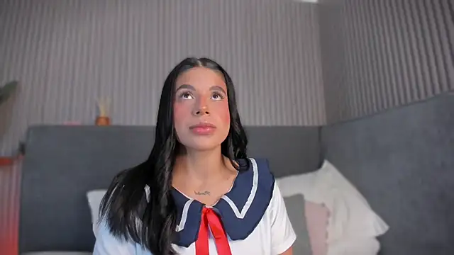Snapshot of emelie_89 chatting on June 10, 12:39 pm emelie 89 online show from June 10, 12:39 pm