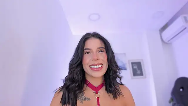 Snapshot of emelie_89 chatting on October 18, 11:45 am emelie 89 online show from October 18, 11:45 am