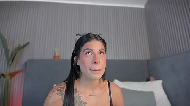 Snapshot of emelie_89 chatting on July 1, 12:05 pm emelie 89 online show from July 1, 12:05 pm