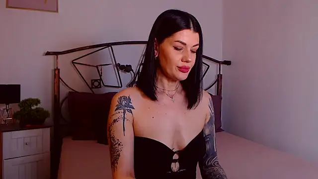 YvonneEverlee online show from January 7, 8:47 pm