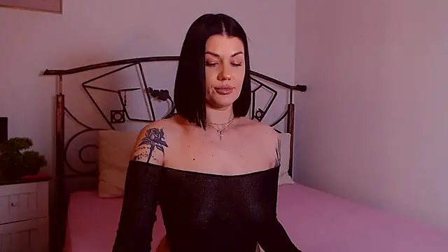 YvonneEverlee online show from February 23, 9:04 pm