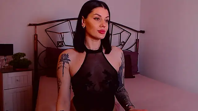 YvonneEverlee online show from January 9, 8:38 pm