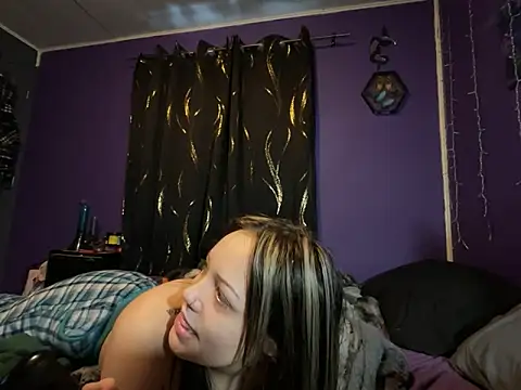 skinwalkingzombie online show from December 3, 9:50 pm