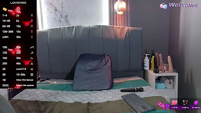 Danielaa a online show from October 17, 9:05 pm