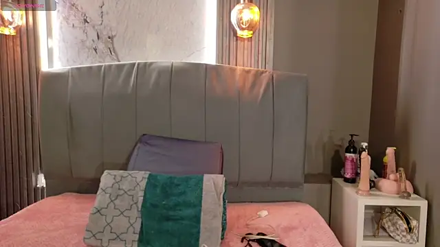 Danielaa a online show from October 12, 1:29 am