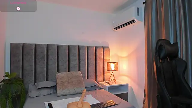 Snapshot of SamanthaSmithx chatting on November 19, 12:10 am SamanthaSmithx online show from November 19, 12:10 am