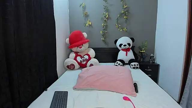 Snapshot of lunaa_mayerr chatting on March 21, 11:12 am lunaa mayerr online show from March 21, 11:12 am