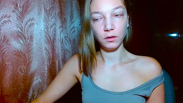 EmillyPlay online show from December 5, 6:34 am